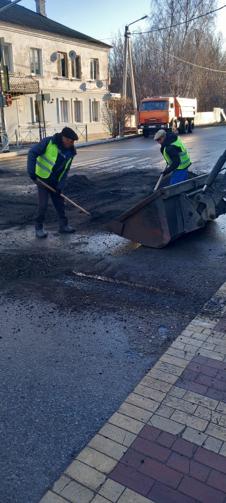 В этом сезоне планируется провести ямочный ремонт чистопольских дорог на площади около 3-х тысяч квадратных метров