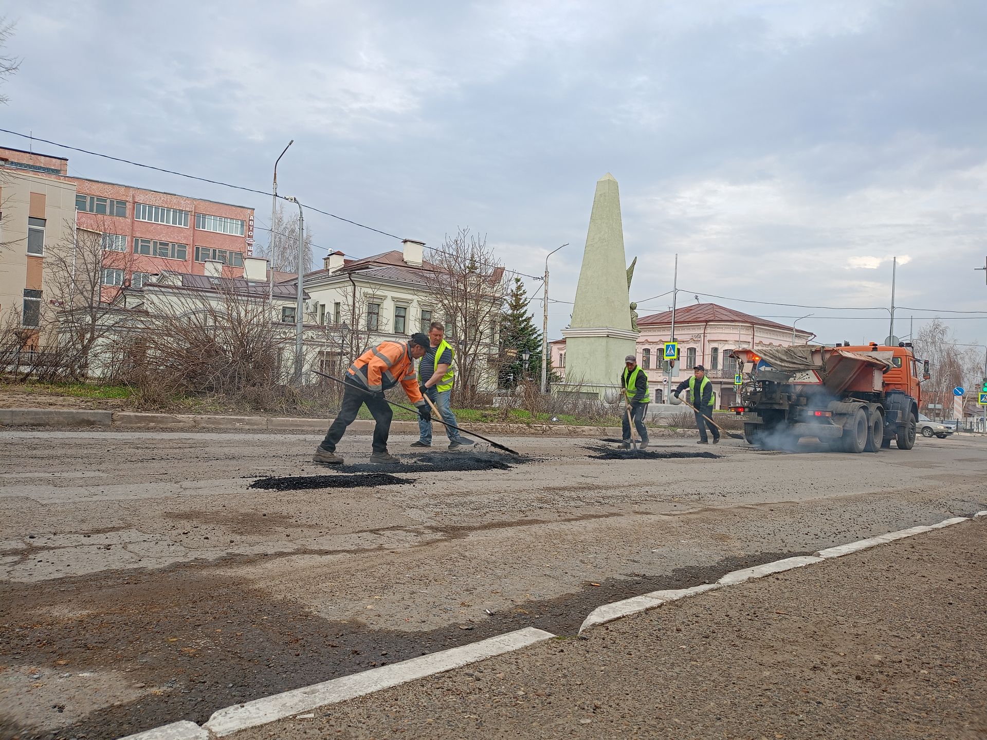 В этом сезоне планируется провести ямочный ремонт чистопольских дорог на площади около 3-х тысяч квадратных метров
