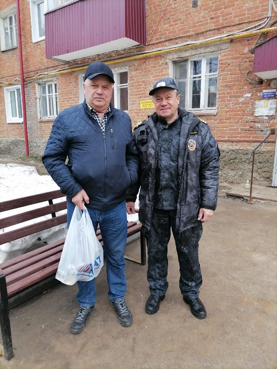 В Чистополе сотрудники отдела рыбоохраны поздравили ветерана организации с профессиональным праздником