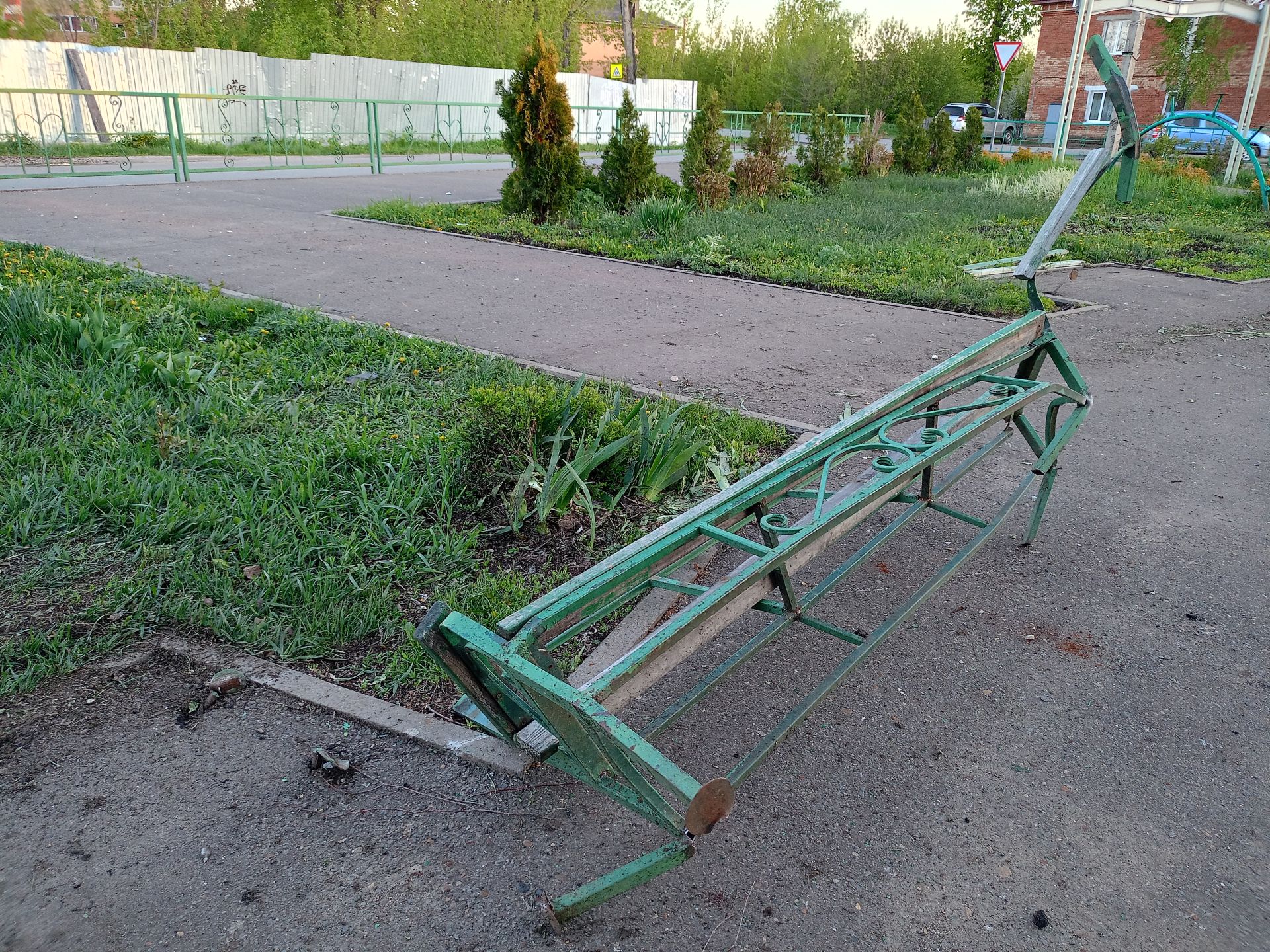 В Чистопольской Госавтоинспекции прокомментировали ночное ДТП в сквере на мебельной