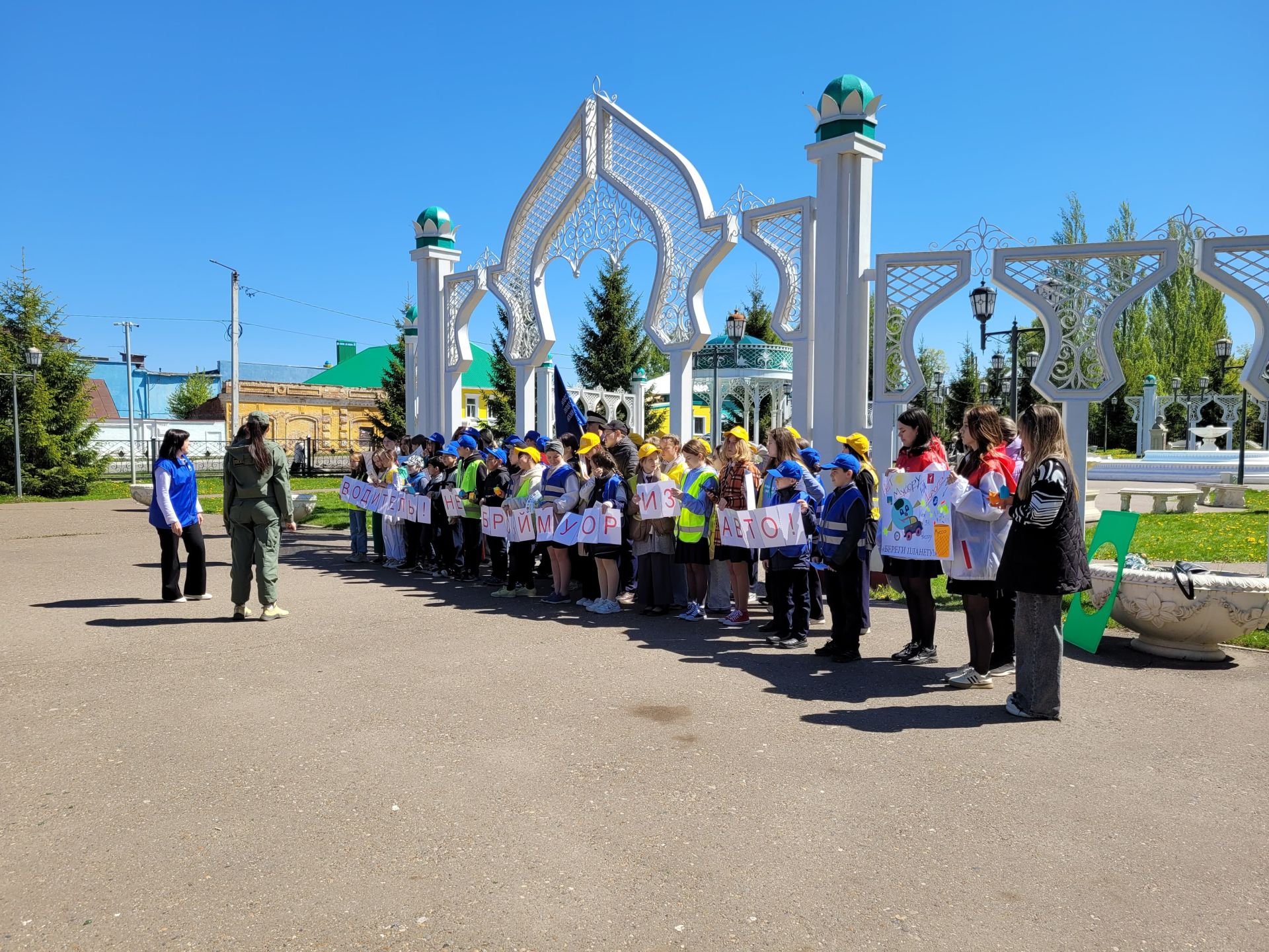 В Чистополе прошла акция «Водитель! Не бросай мусор из машины!»