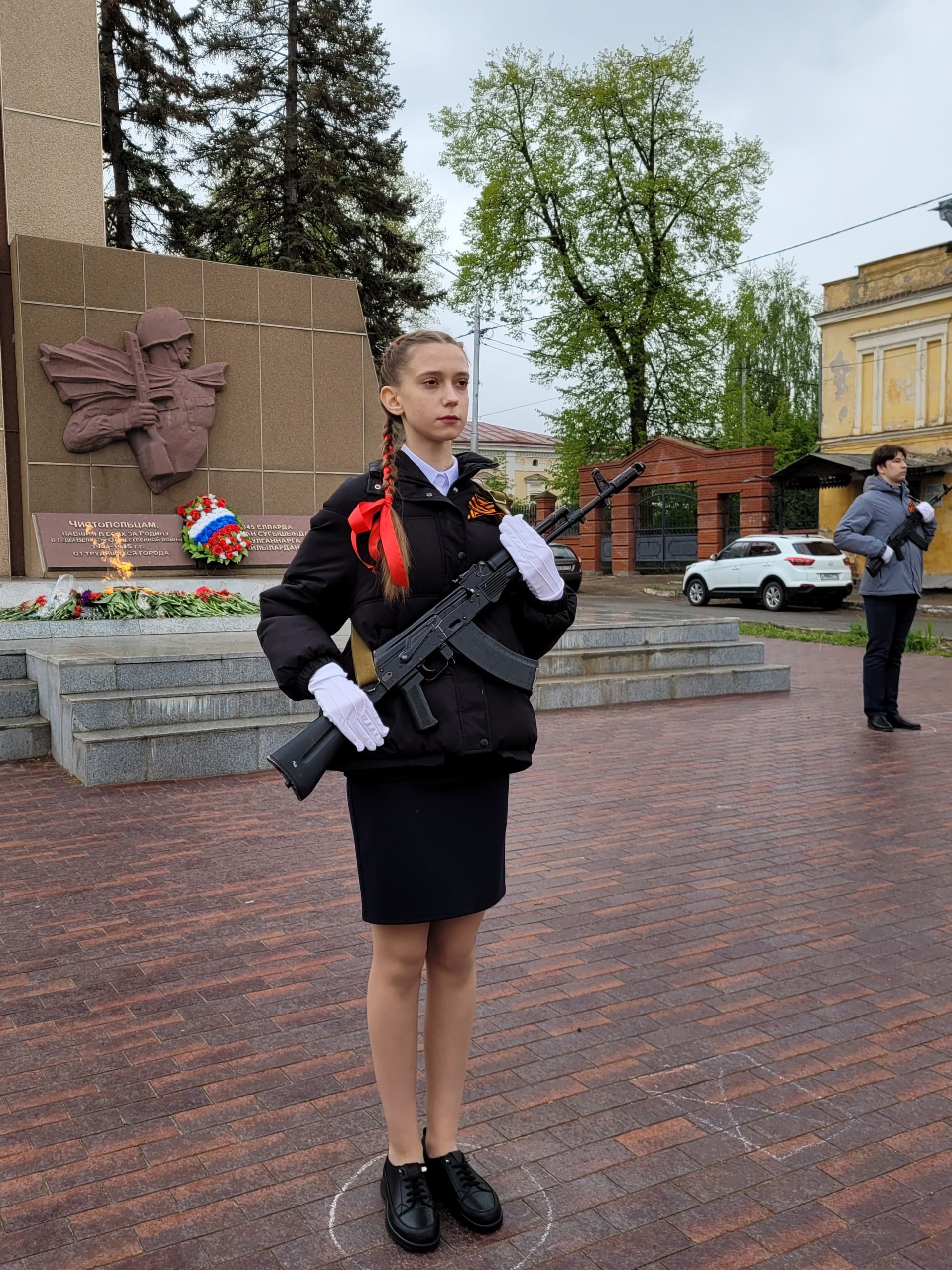 В Чистополе школьники заступили в Почетный караул