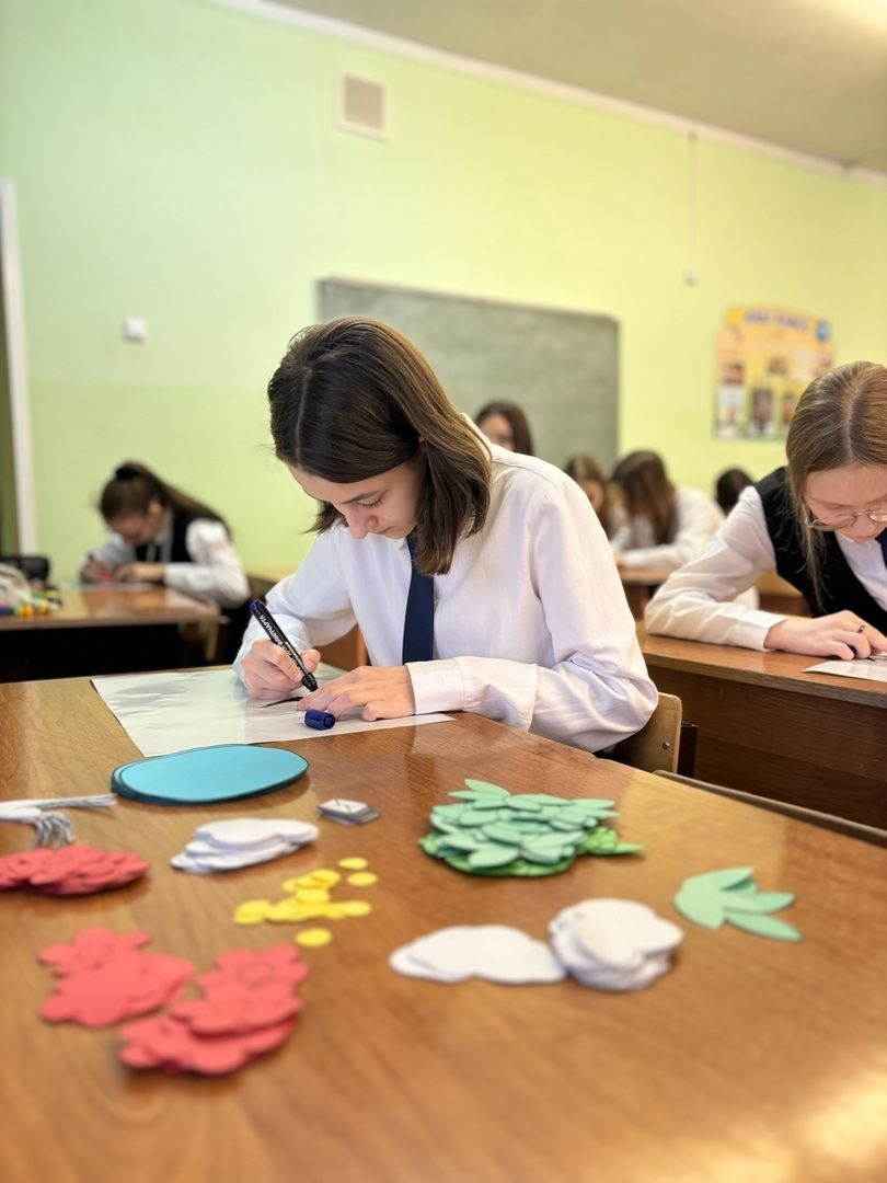 Чистопольские школьники изготовили символические ласточки в честь 81-й годовщины снятия блокады Ленинграда