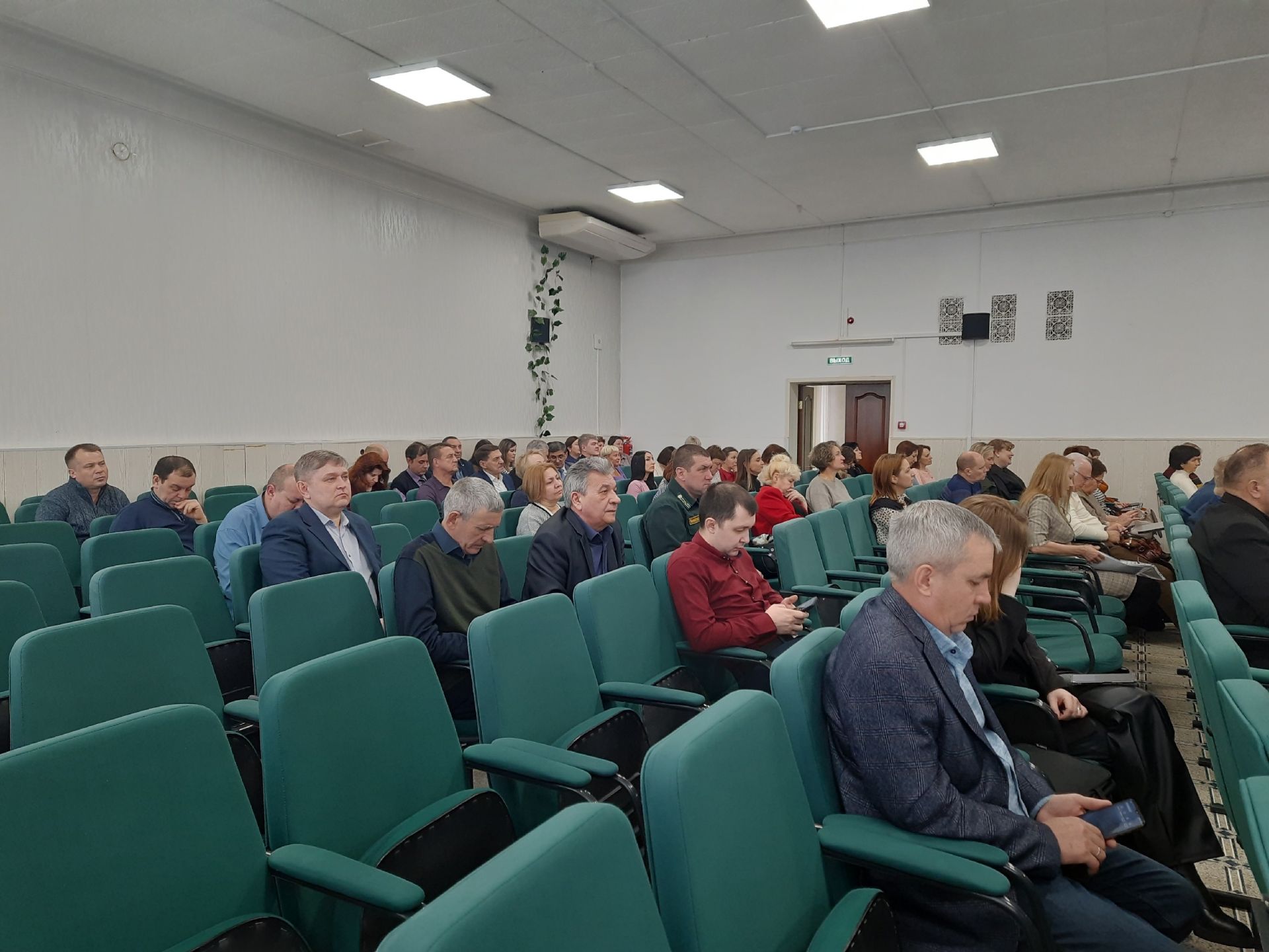 Работу Молодежного центра, состояние дел в АПК и оперативную обстановку обсудили на планерке в Чистопольском муниципалитете