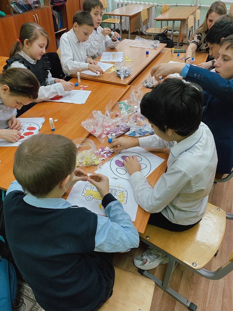 Чистопольские школьники создавали яркие коллажи и оригинальные картины