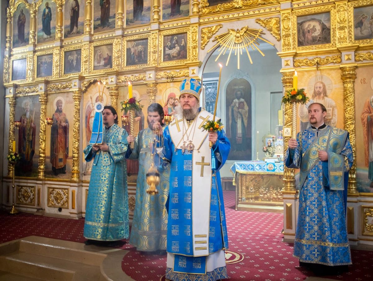 В канун Покрова Пресвятой Богородицы епископ Пахомий возглавил всенощное бдение