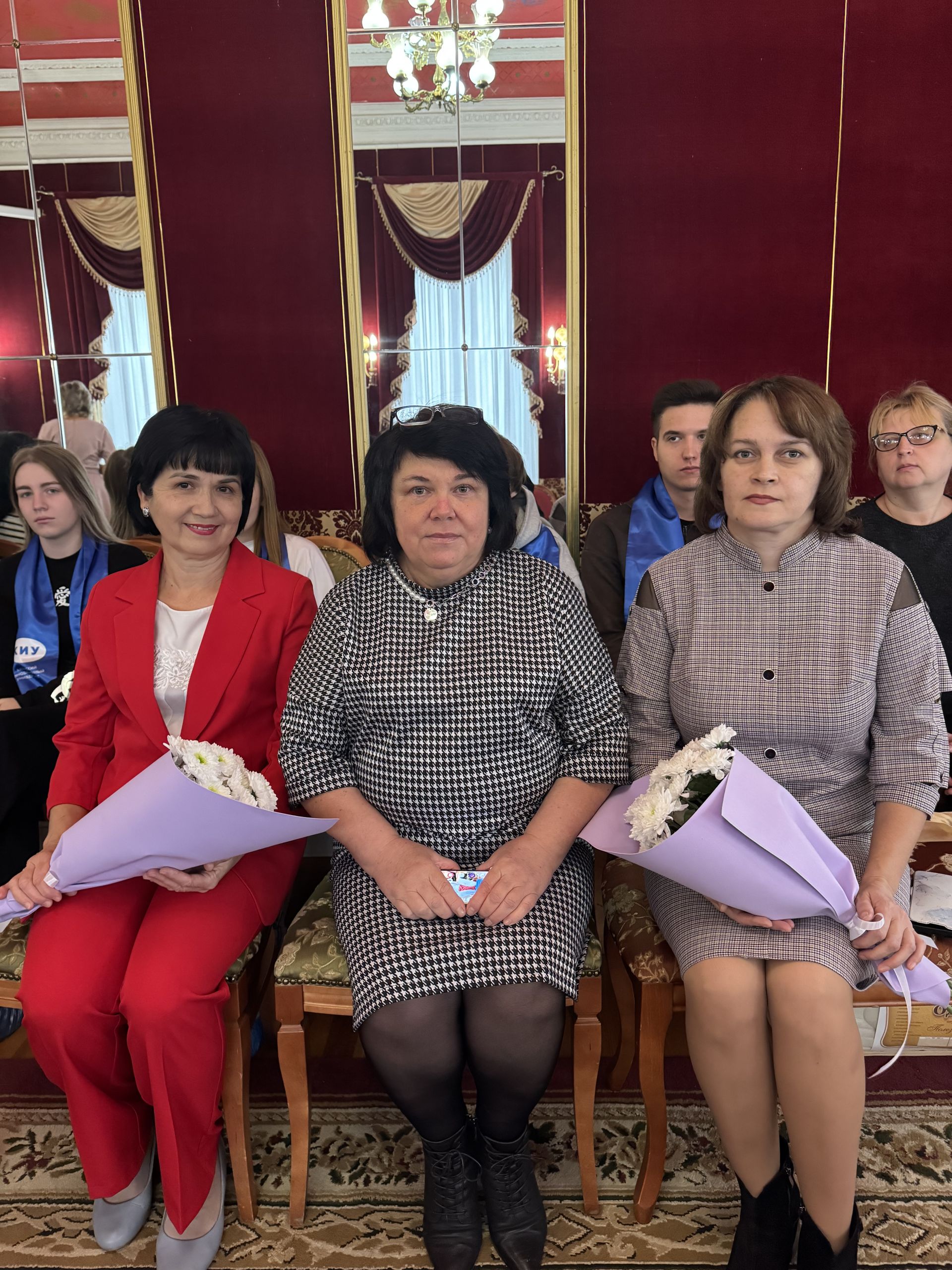В Чистопольском Дворце бракосочетания чествовали юбиляров супружеской жизни