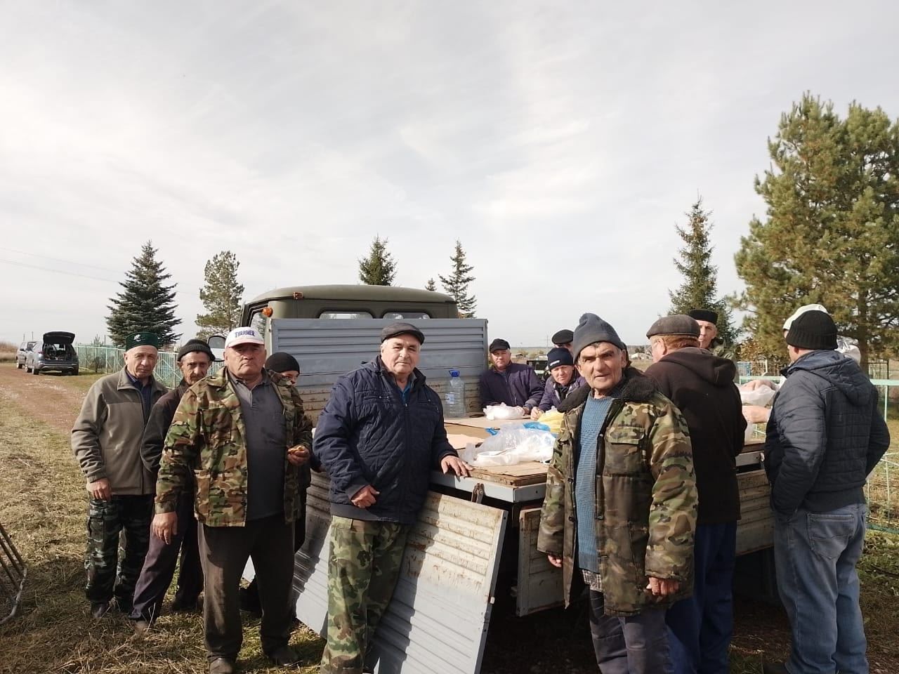 Во благо памяти: жители села Чистопольского района провели субботник в рамках «Недели добра»