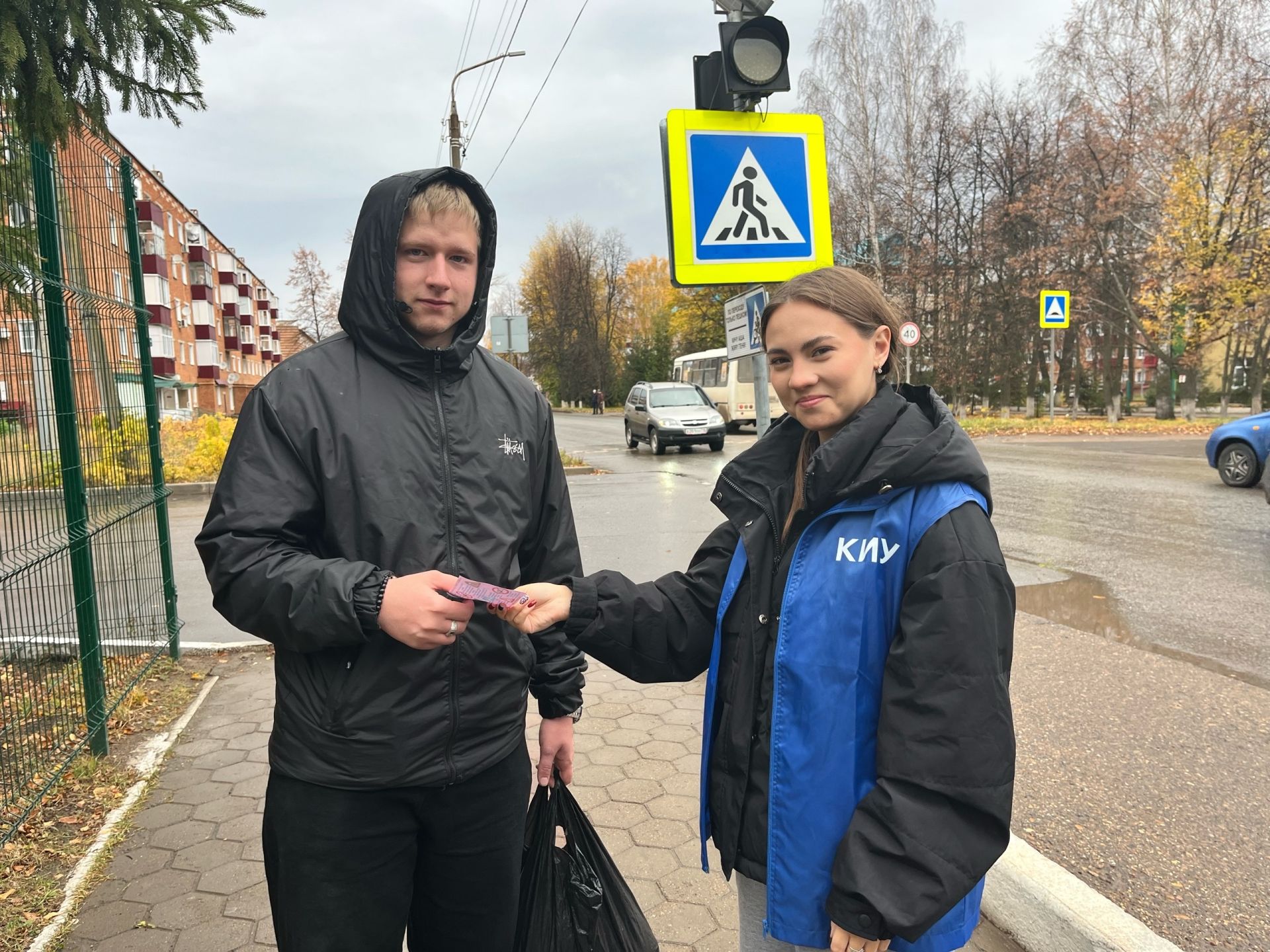 Молодежь Чистополя провела акцию «Водитель и пешеход»