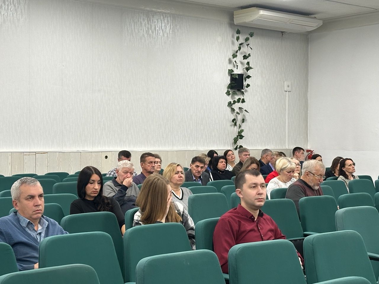 О работе МФЦ, темпах уборки урожая и оперативной обстановке доложили главе Чистопольского района