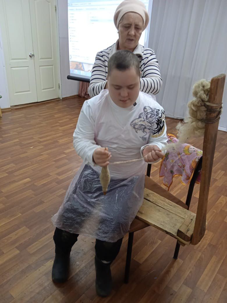 Познавательный час «Прядись, куделька» прошел в Детской библиотеке Чистополя