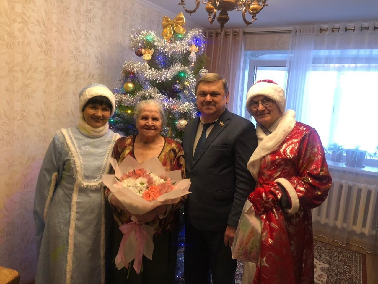 90-летняя Нина Горшенина поделилась воспоминаниями о Часовом заводе, его работниках и своём военном детстве