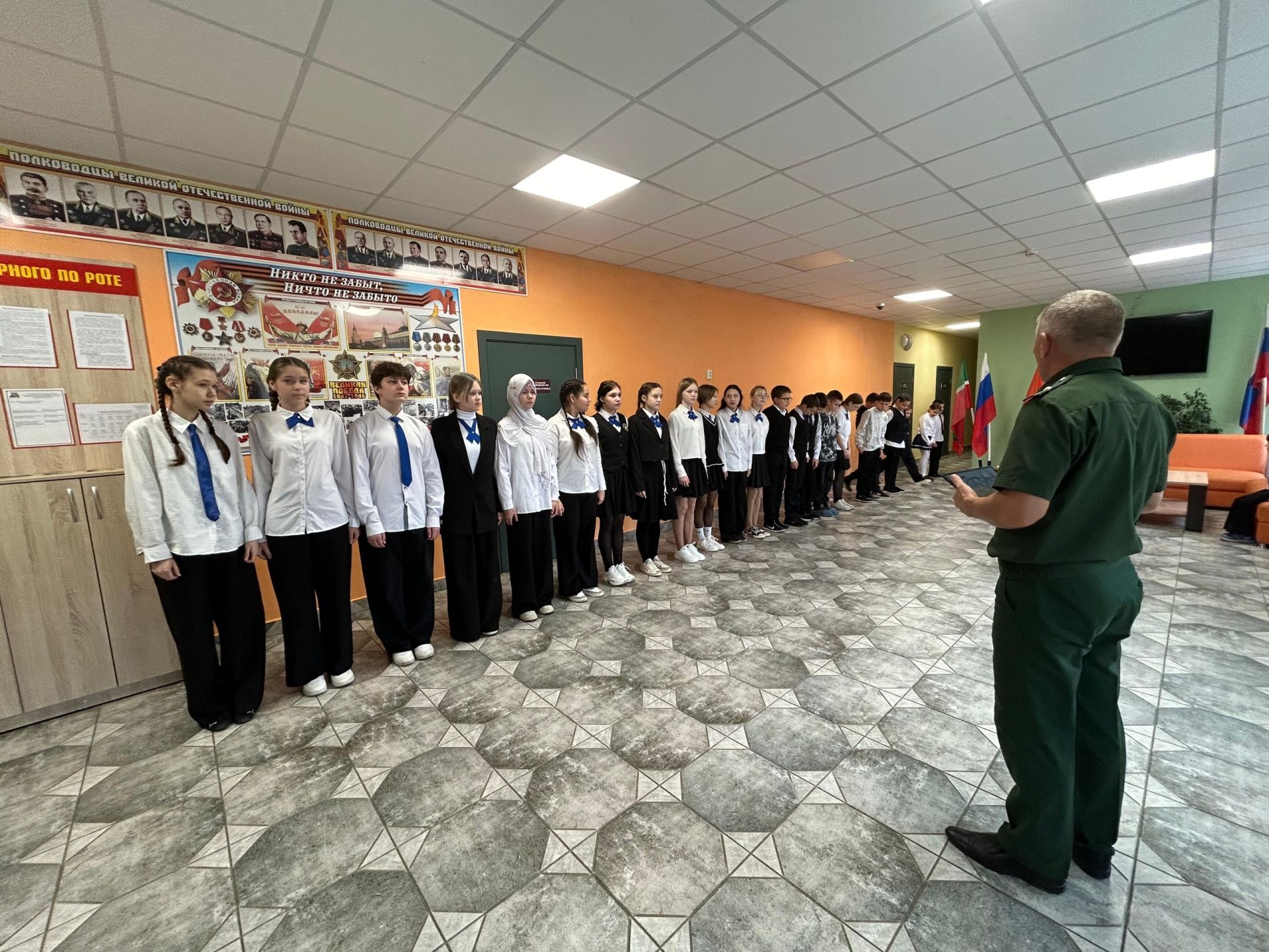 Чистопольские школьники вступили в ряды «Юнармии»