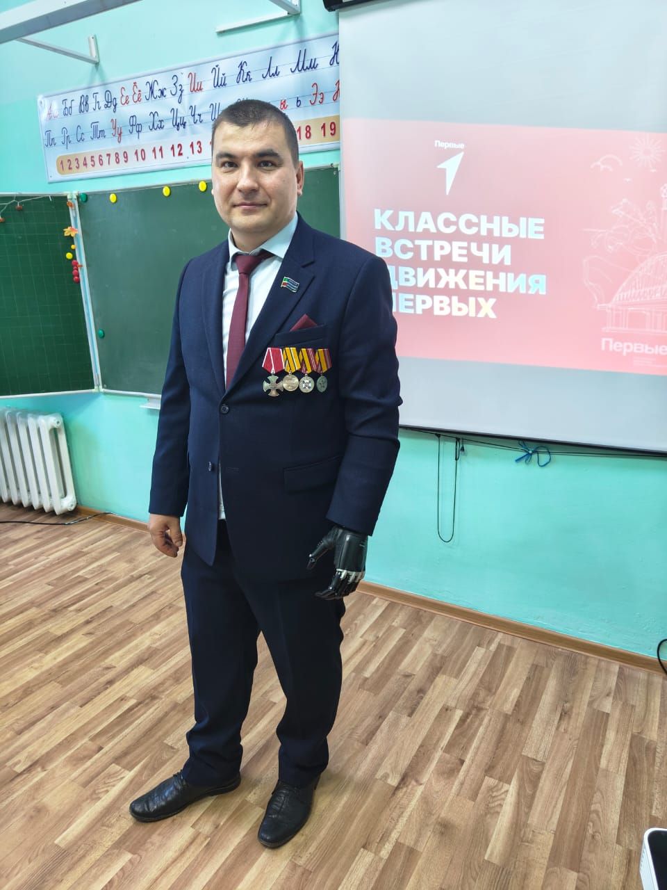 Чистопольские школьники в преддверии Дня народного единства встретились с ветераном СВО
