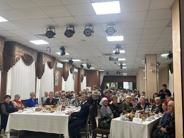 Чистопольские медики подарили праздник своим ветеранам