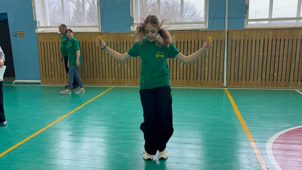 В селе Чистопольского района устроили спортивный праздник для родителей с детьми