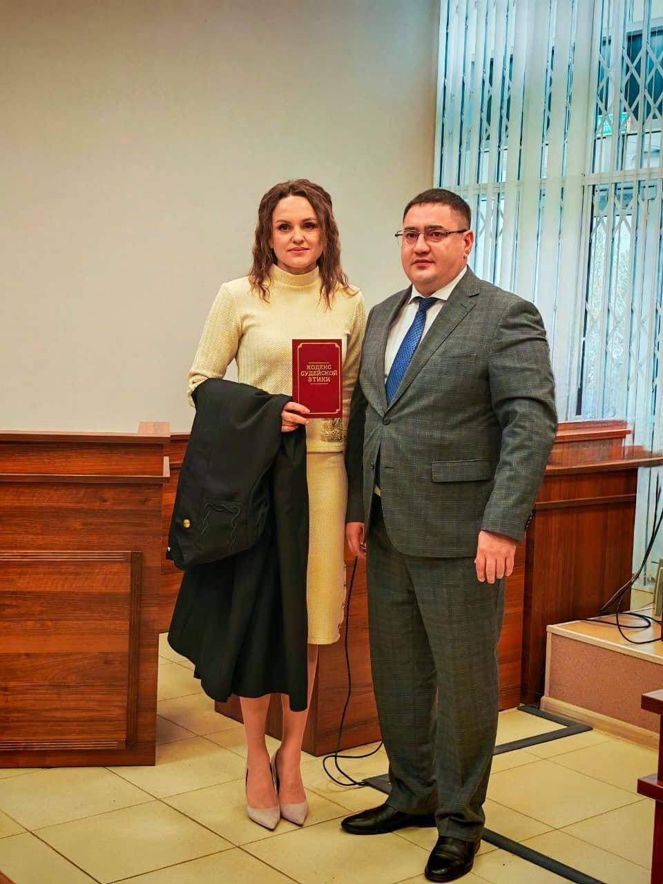 Елена Титова принесла присягу мирового судьи