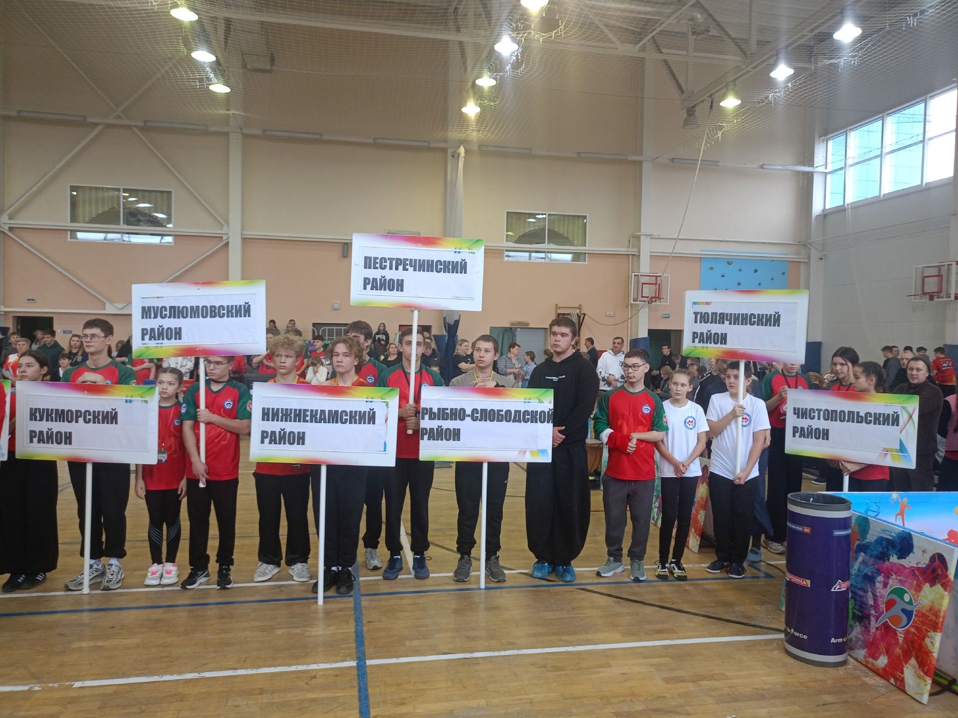 Почти 500 спортсменов приехали в Чистополь для участия в первенстве и чемпионате Татарстана по армрестлингу