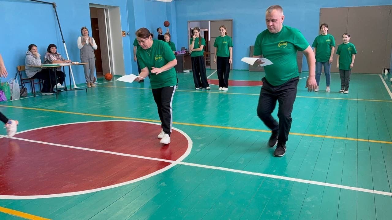 В селе Чистопольского района устроили спортивный праздник для родителей с детьми