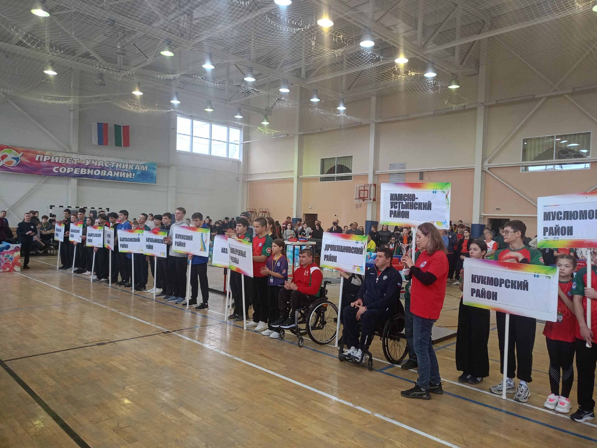 Почти 500 спортсменов приехали в Чистополь для участия в первенстве и чемпионате Татарстана по армрестлингу
