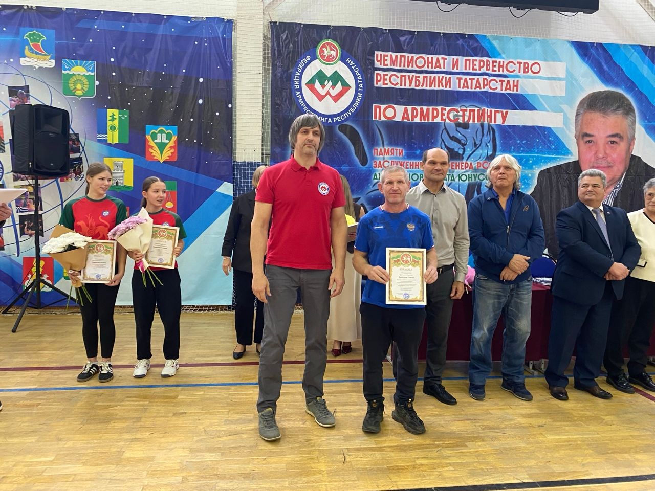 Почти 500 спортсменов приехали в Чистополь для участия в первенстве и чемпионате Татарстана по армрестлингу