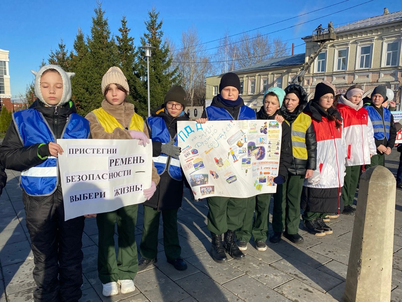 В Чистополе почтили память жертв ДТП масштабной акцией с участием детей