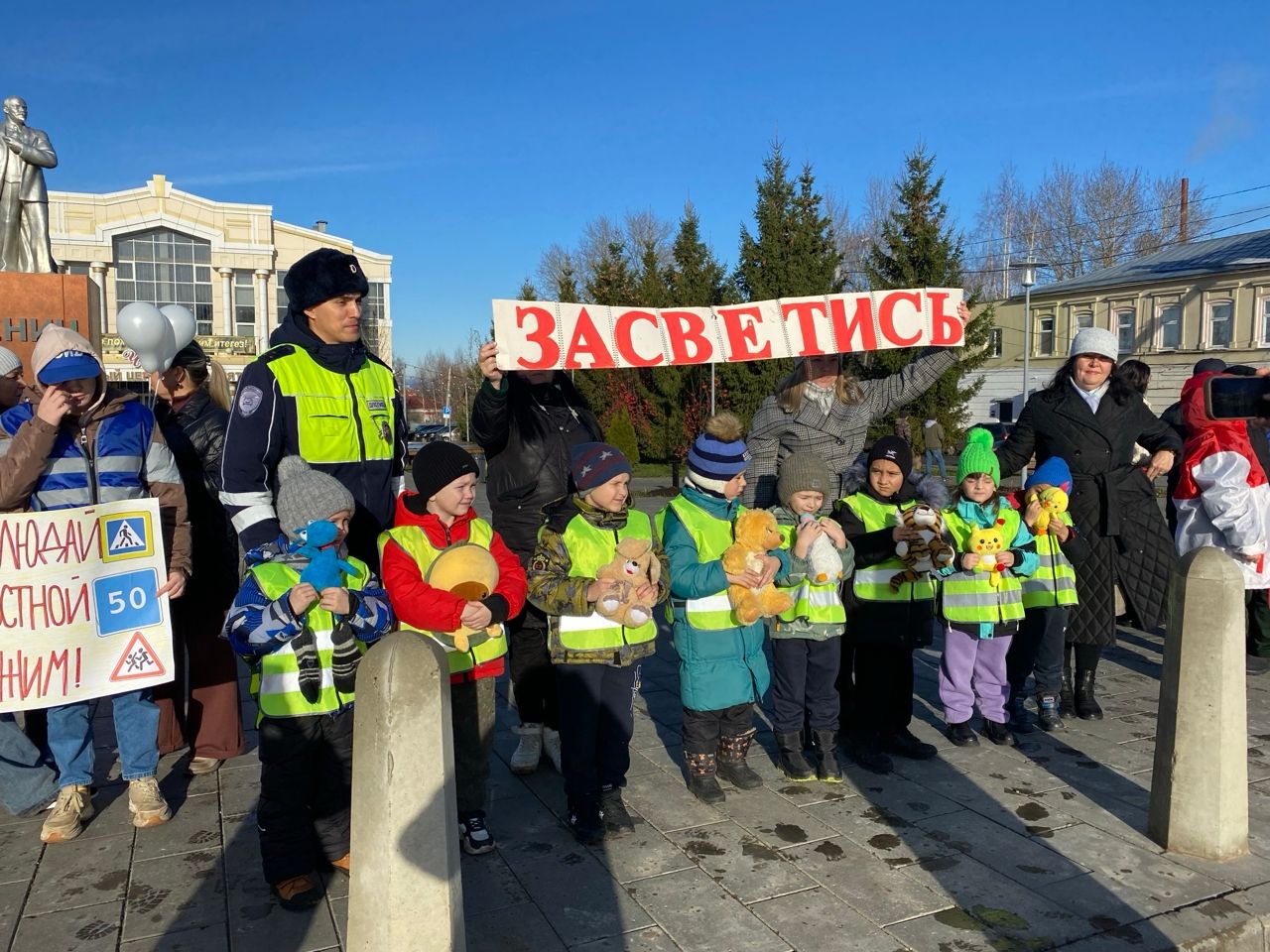 В Чистополе почтили память жертв ДТП масштабной акцией с участием детей