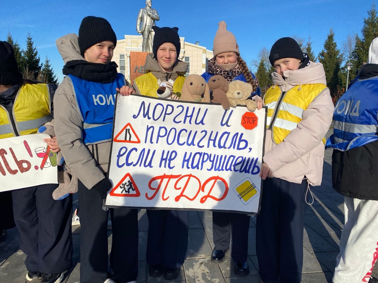 В Чистополе почтили память жертв ДТП масштабной акцией с участием детей