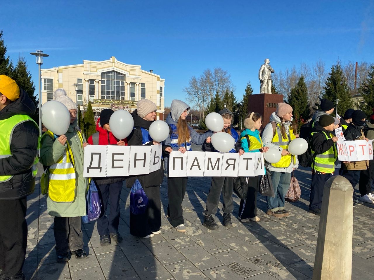В Чистополе почтили память жертв ДТП масштабной акцией с участием детей