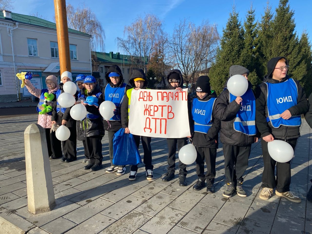 В Чистополе почтили память жертв ДТП масштабной акцией с участием детей