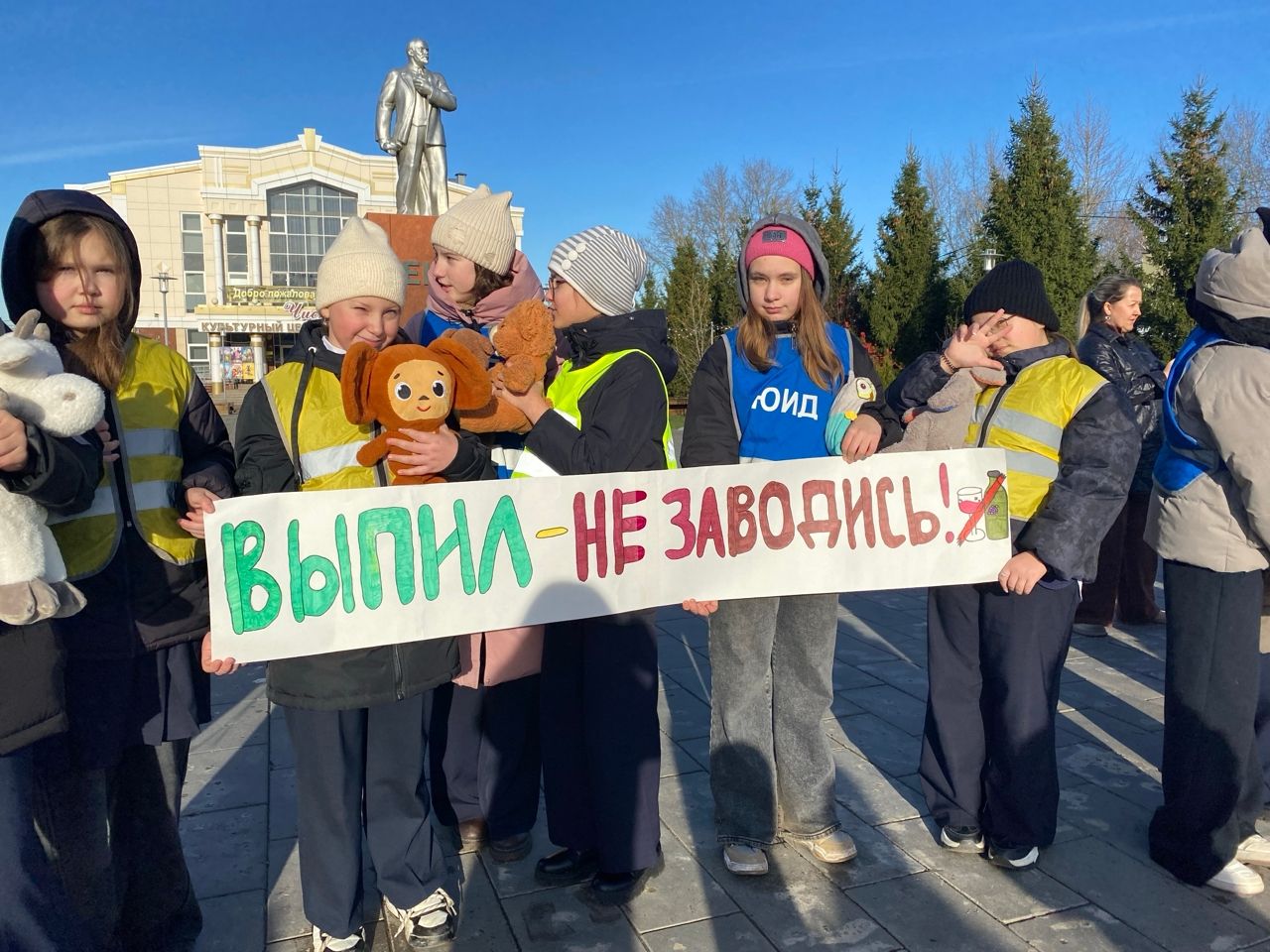 В Чистополе почтили память жертв ДТП масштабной акцией с участием детей