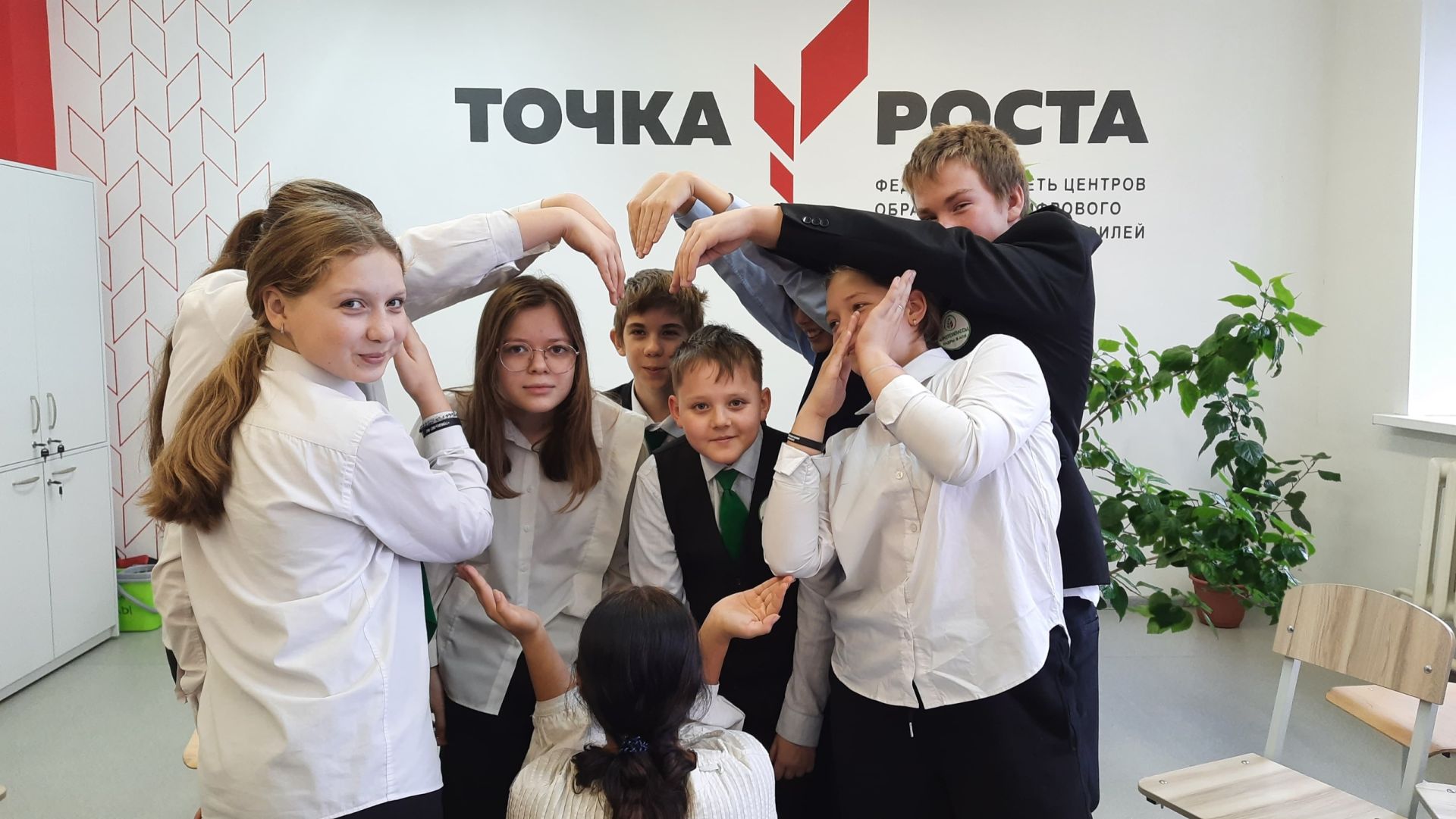 Школьники Чистопольско-Высельской школы сразились в литературной игре «Книжная радуга»