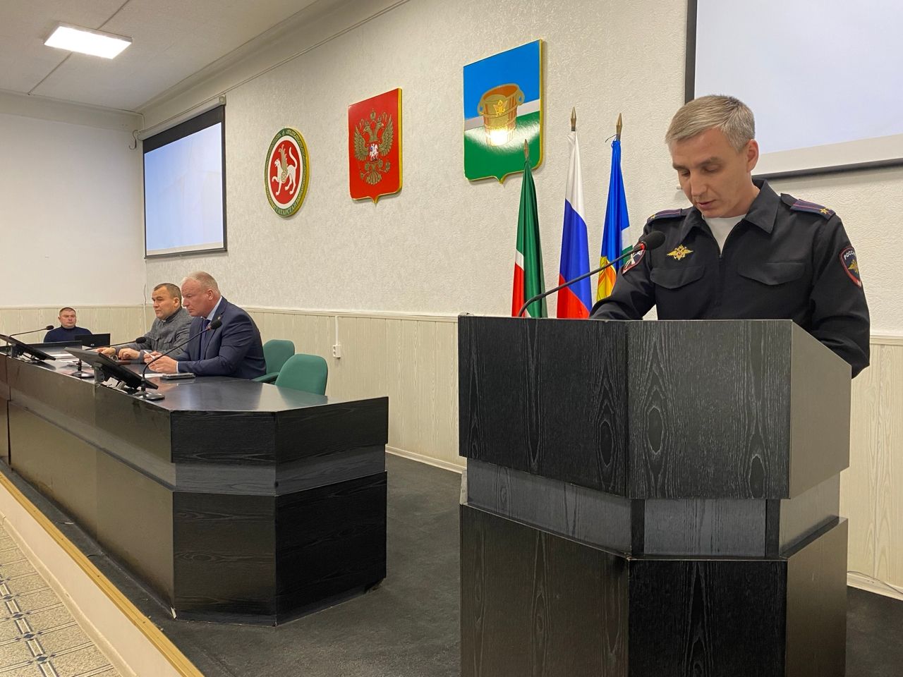 Кадровые назначения, статистика, уборочная, оперативная сводка: о чем говорили на совещании в муниципалитете