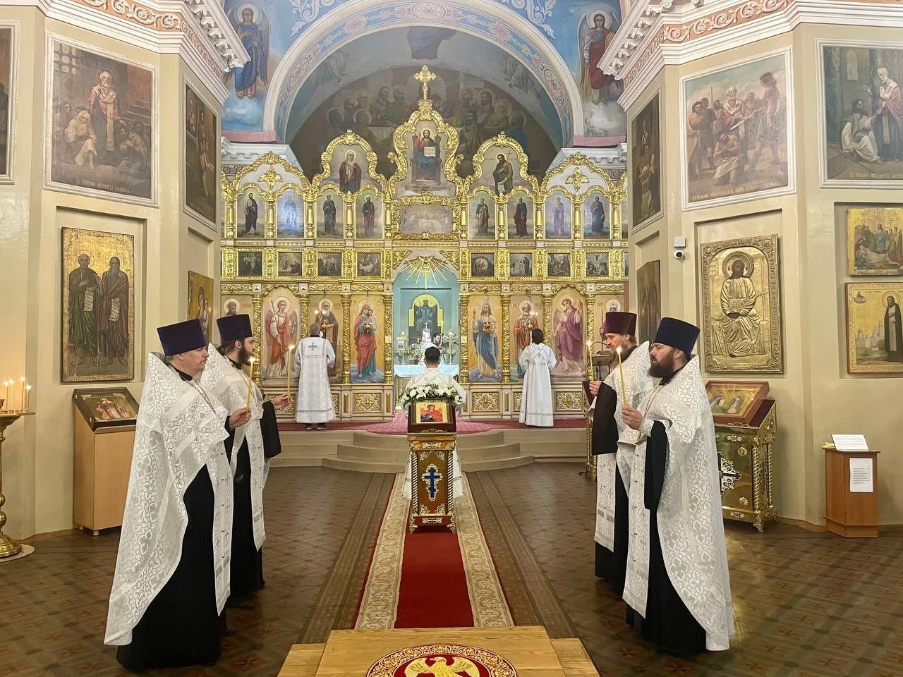 Епископ Пахомий возглавил всенощное бдение в Чистополе в честь Михаила Архангела