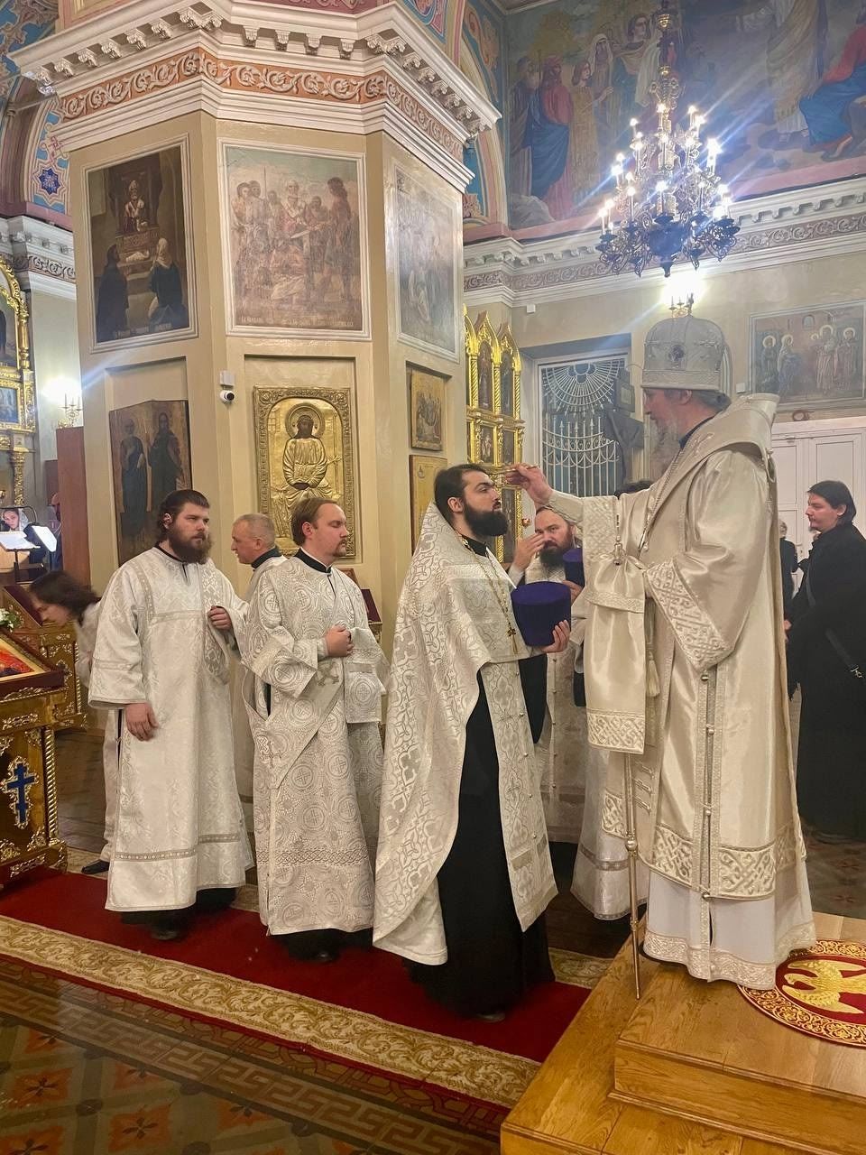 Епископ Пахомий возглавил всенощное бдение в Чистополе в честь Михаила Архангела