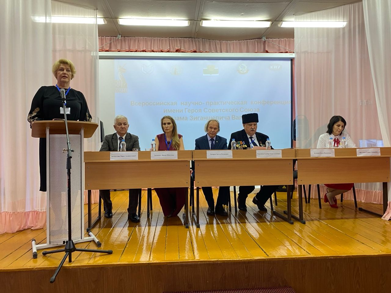 На научно-практической конференции в Каргалинской гимназии участники представили более 200 исследовательских проектов