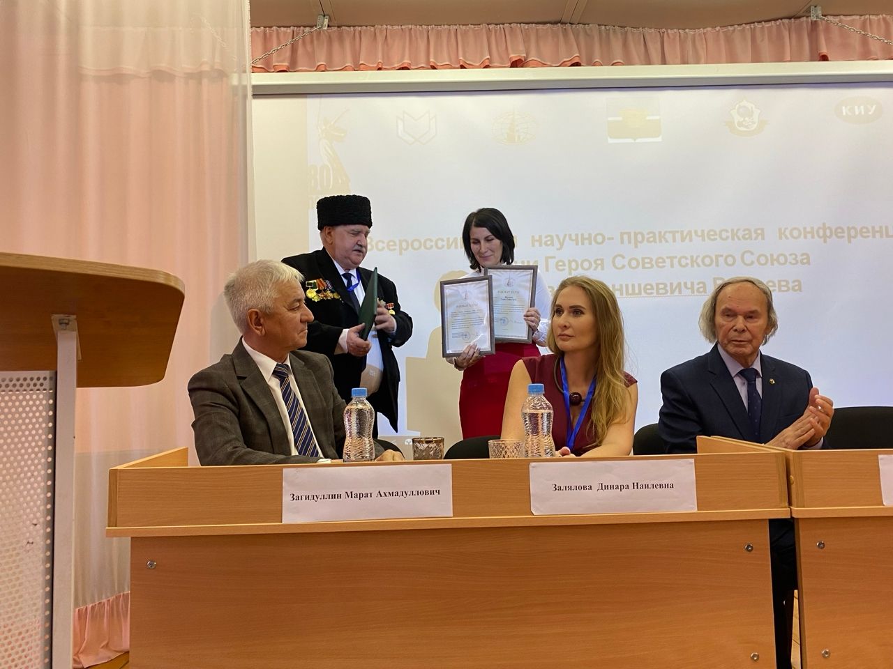 На научно-практической конференции в Каргалинской гимназии участники представили более 200 исследовательских проектов