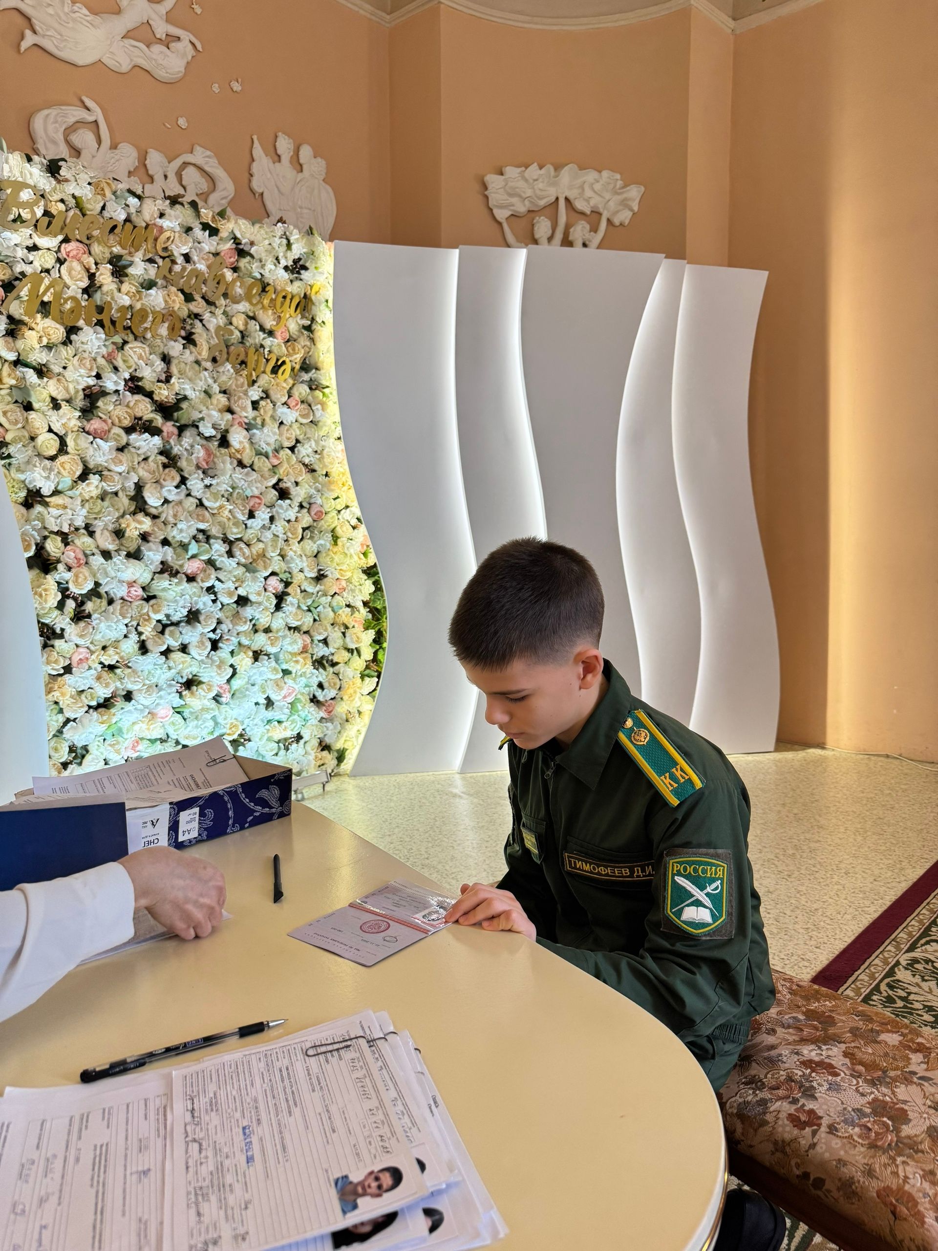 В Чистополе прошло торжественное вручение паспортов в День героев Отечества