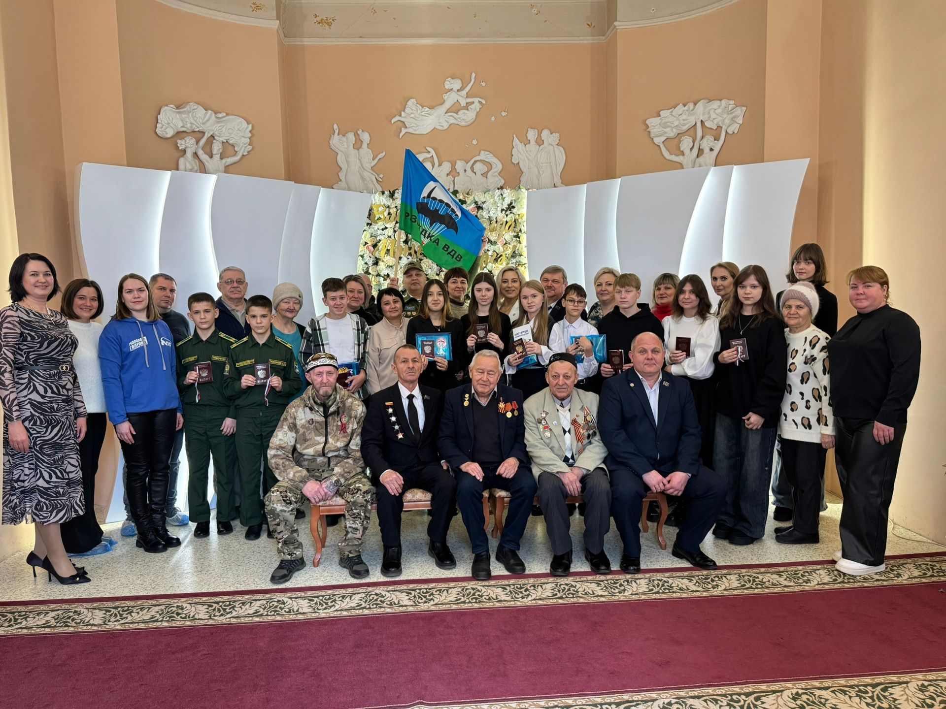 В Чистополе прошло торжественное вручение паспортов в День героев Отечества