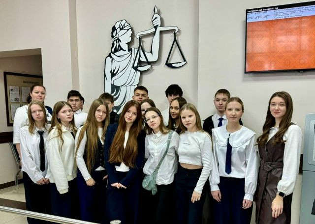 Экскурсия в мир закона: школьники из Чистополя побывали в городском суде