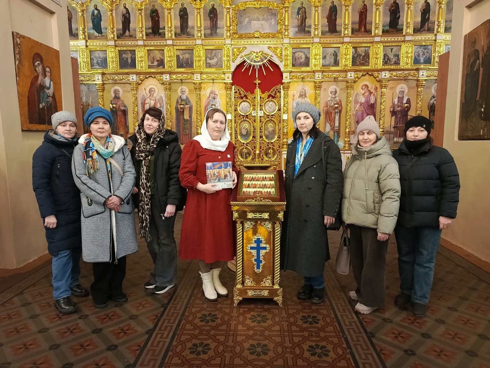 Участники Никольских чтений познакомились с языком иконы на экскурсии в кафедральном соборе