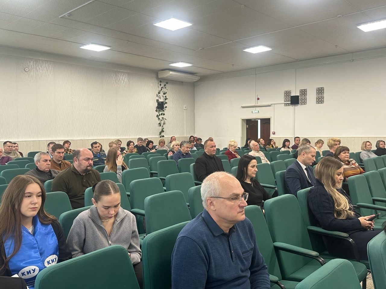 Глава Чистопольского района поручил украсить здания к Новому году и завершить дела