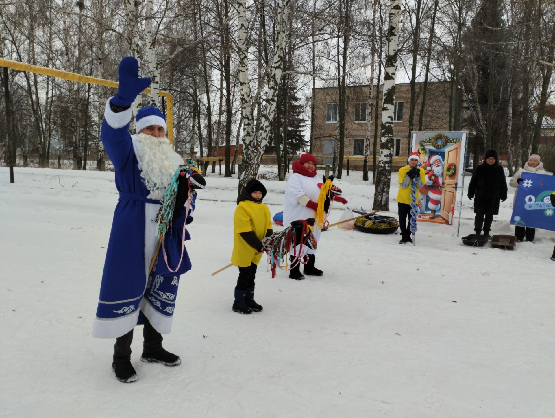 Дед Мороз и снеговик провели спортивный праздник для детей в селе Чистопольского района