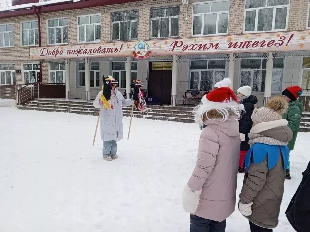 Скачки на коне и бег в лаптях: в Чистопольском районе прошли «Весёлые состязания»
