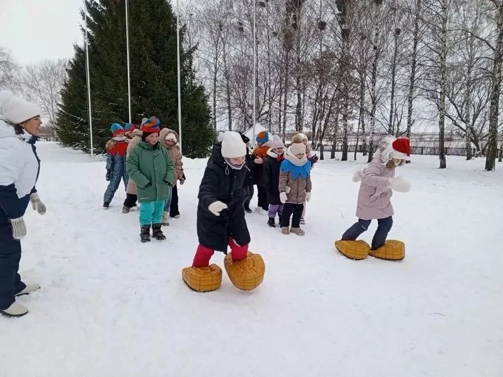Скачки на коне и бег в лаптях: в Чистопольском районе прошли «Весёлые состязания»