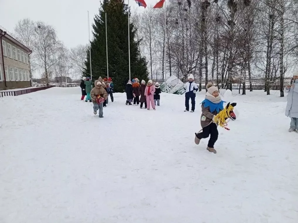 Скачки на коне и бег в лаптях: в Чистопольском районе прошли «Весёлые состязания»