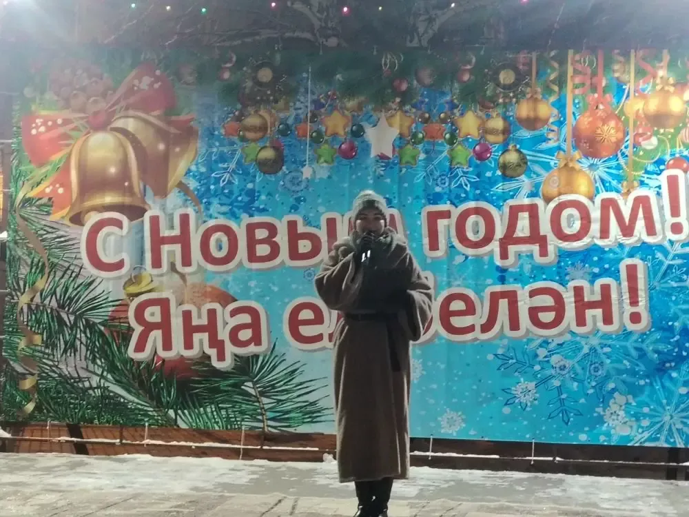 В микрорайоне «Мельничная площадь» зажгли главную новогоднюю ёлку