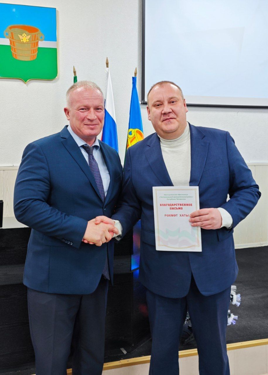 Глава Чистопольского района вручил благодарности коллективам предприятий за поддержку участников СВО