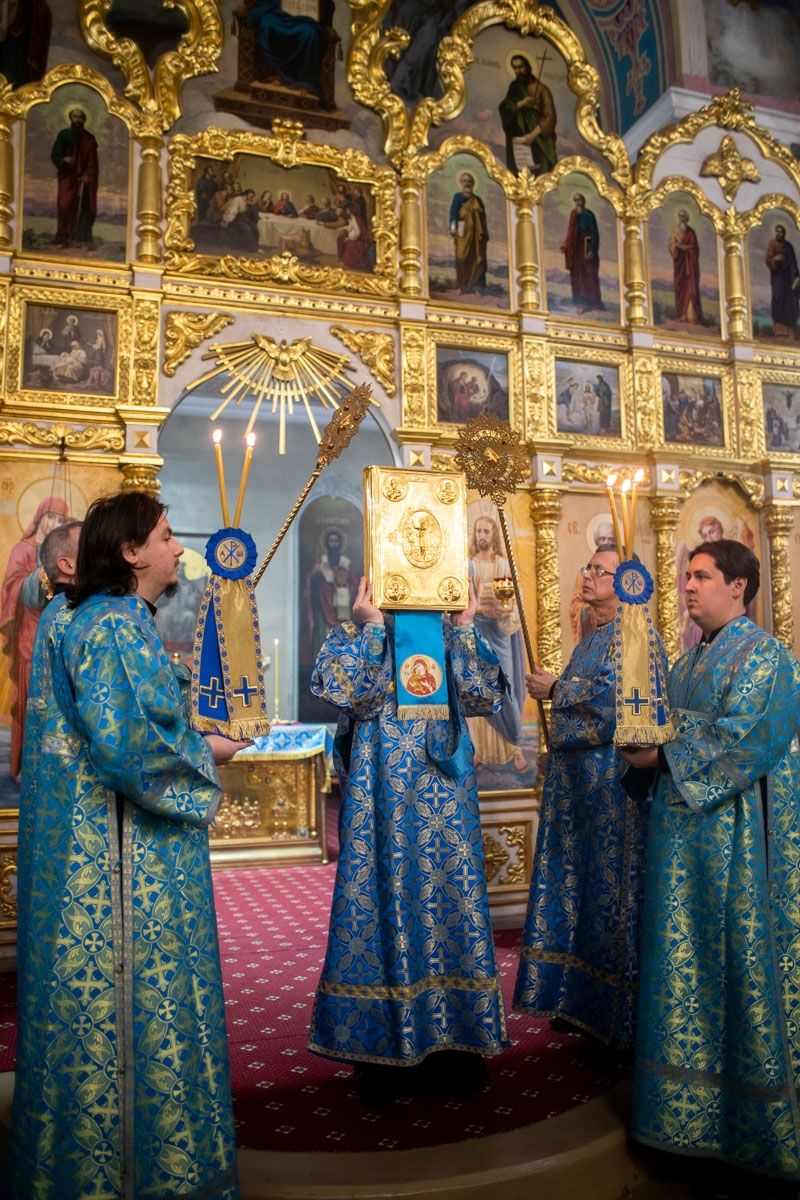 Епископ Пахомий совершил всенощное бдение в канун Введения во храм Богородицы