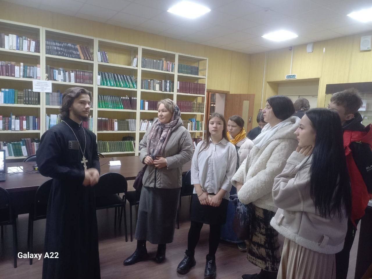 Прихожане Чистопольского собора посетили Казанскую духовную семинарию и места обретения иконы